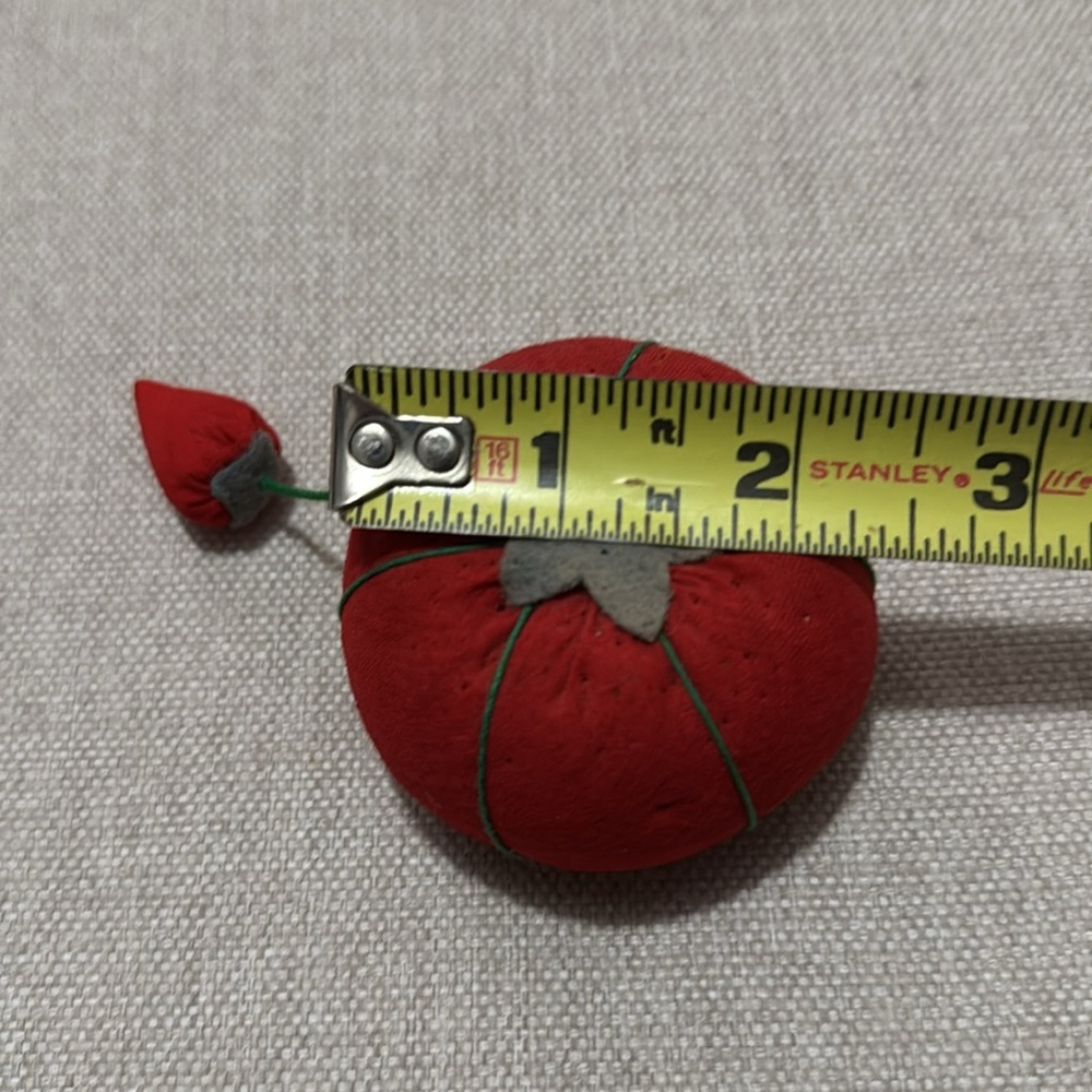 Vintage “Tomato” Pin Cushion - Picture 6 of 7